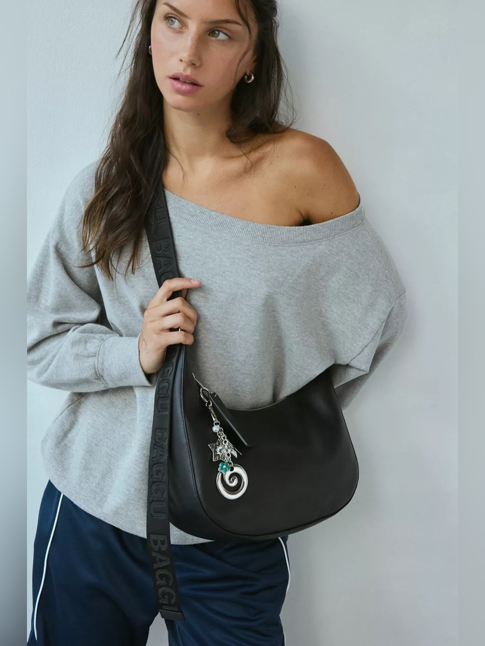 New BAGGU Medium Crescent Recycled Leather Crescent Bag - Black
